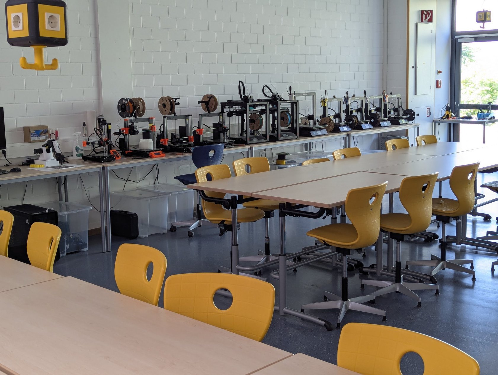 MakerSpace: Unterrichts- und Projektbereich mit 3D-Druckern